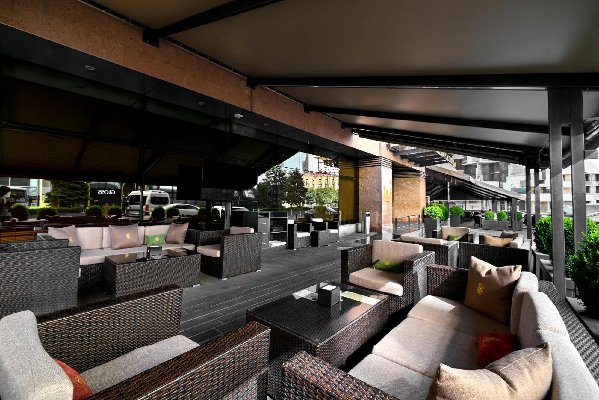 Yerevan Place Hotel Dış mekan fotoğraf
