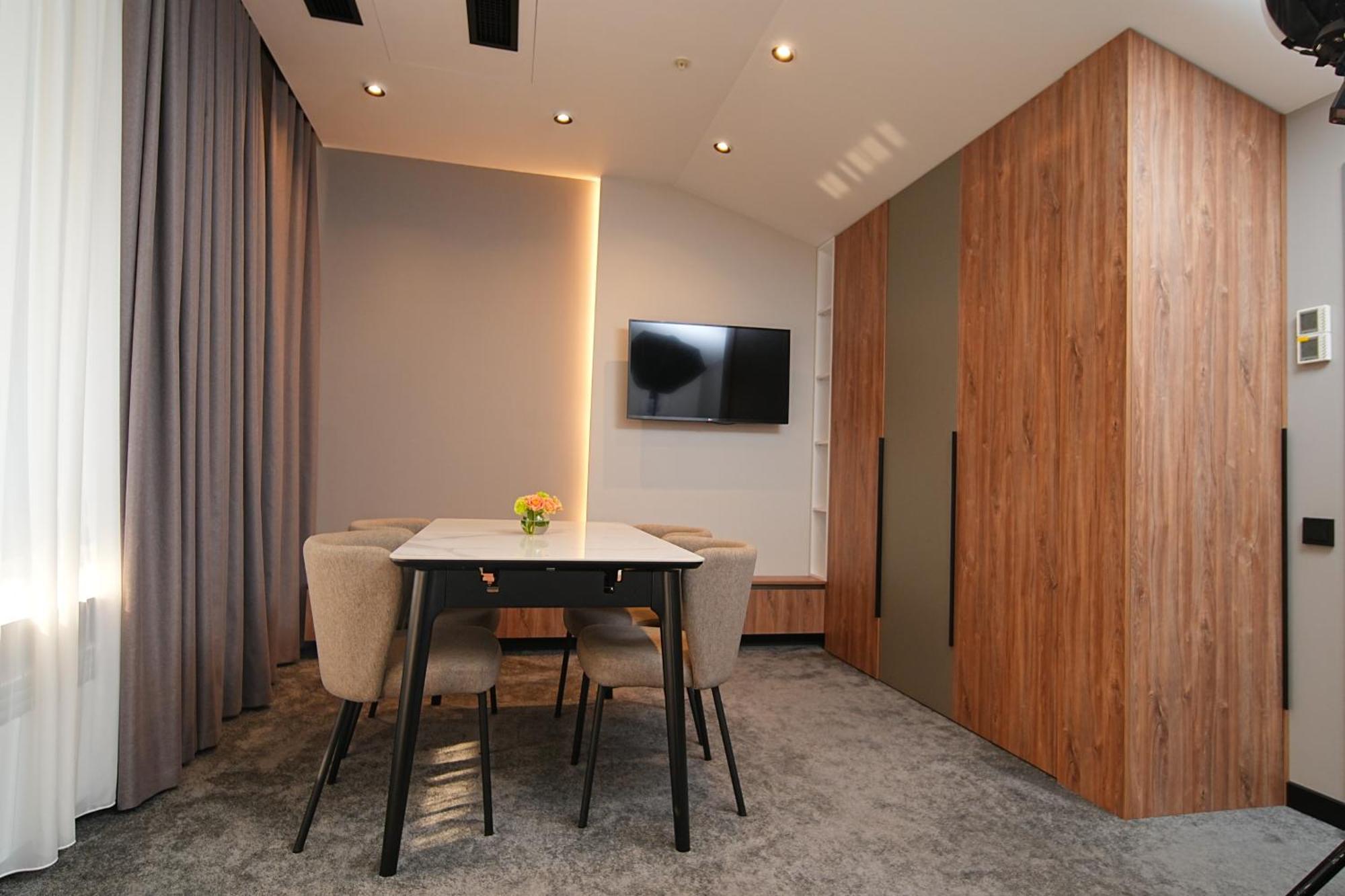 Yerevan Place Hotel Dış mekan fotoğraf