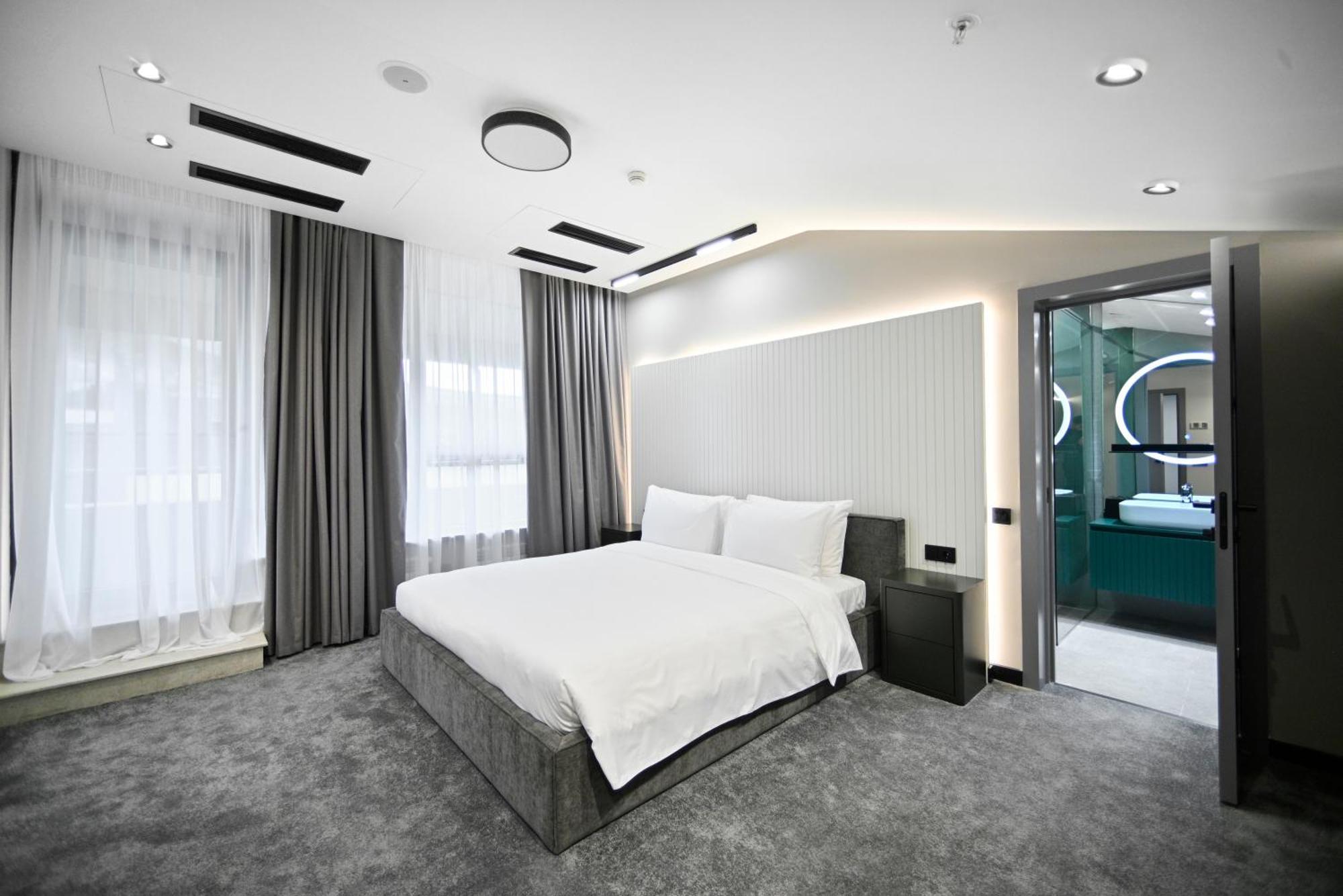 Yerevan Place Hotel Dış mekan fotoğraf